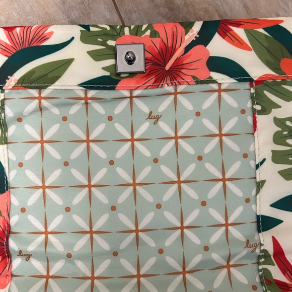 Lug Floral Quilted Crossbody Bag - Picture 6 of 6